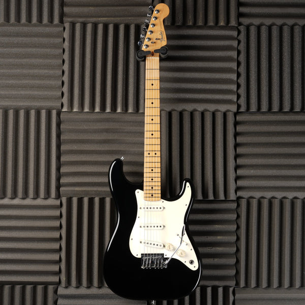 Fender Standard Stratocaster with Maple Fretboard 1983 - Black