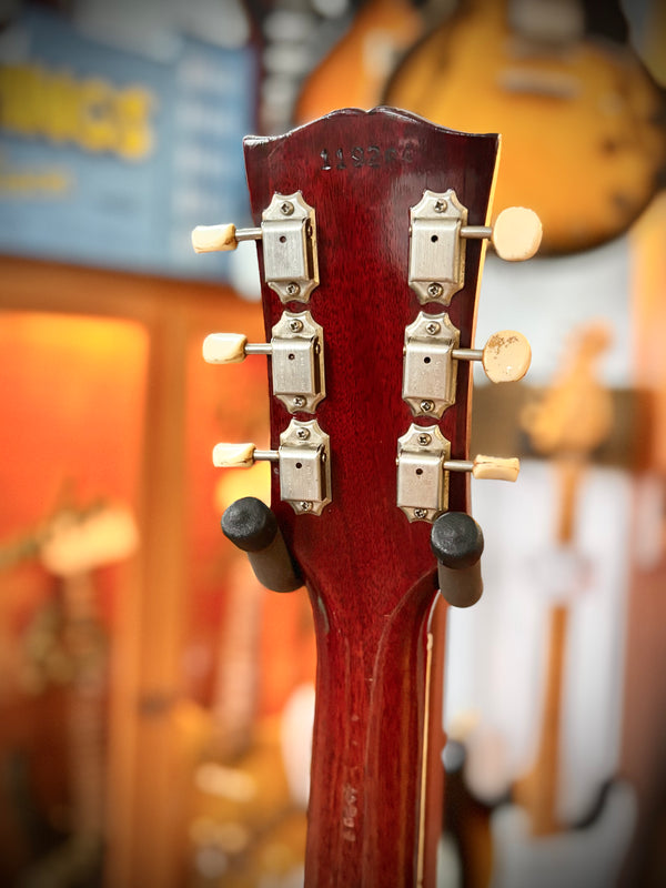 Gibson ES-330 (1967) – Cherry Red